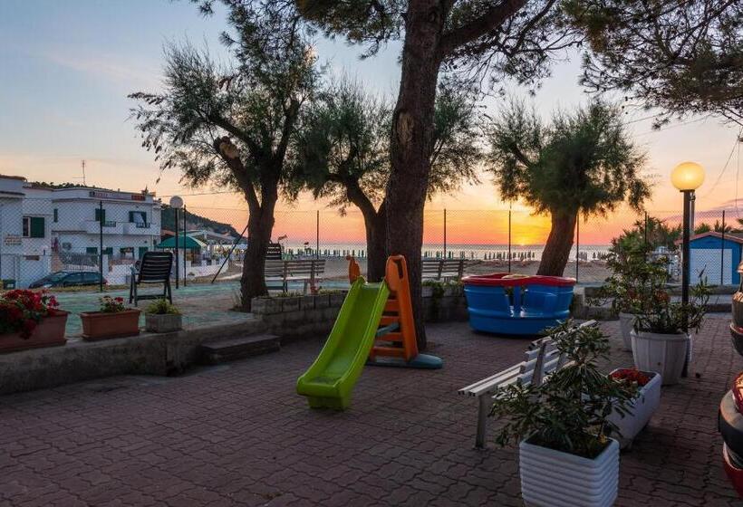 هتل Albergo Villa A Mare
