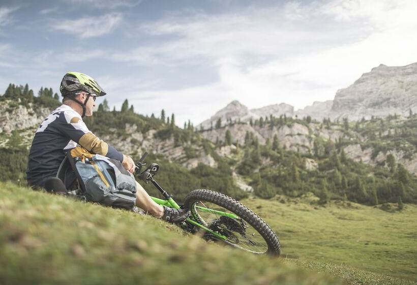 Отель Astor Apartments