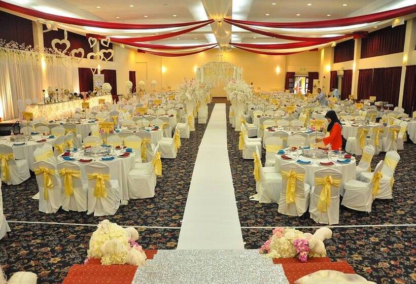 בית מלון כפרי Bukit Merah Laketown Resort