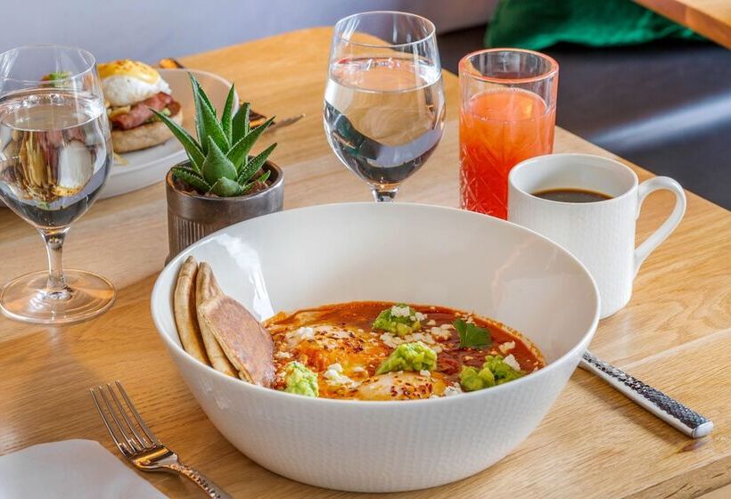 Cambria Hotel Boston Downtown   Seaport