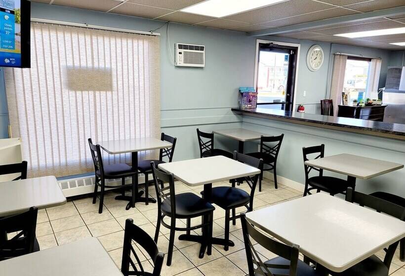 فندق Canadian Motor Inn