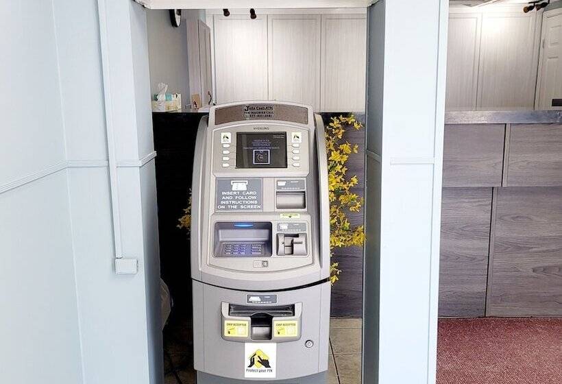 فندق Canadian Motor Inn