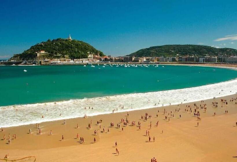 Отель Casual De Las Olas San Sebastian