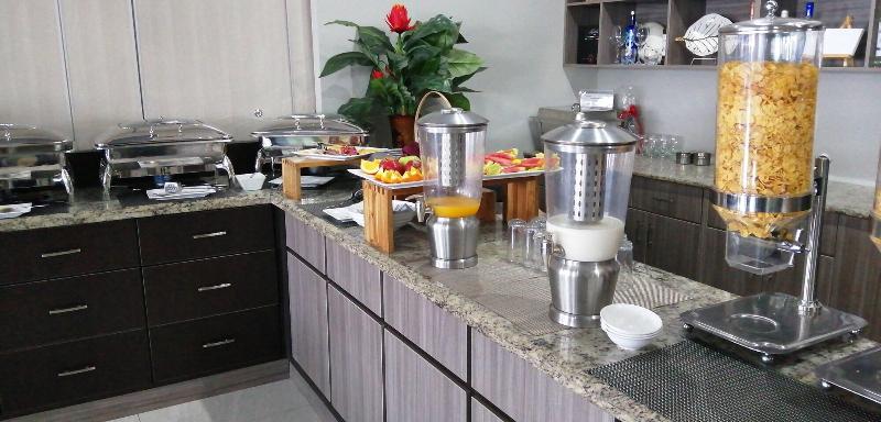 فندق City Plaza  & Suites