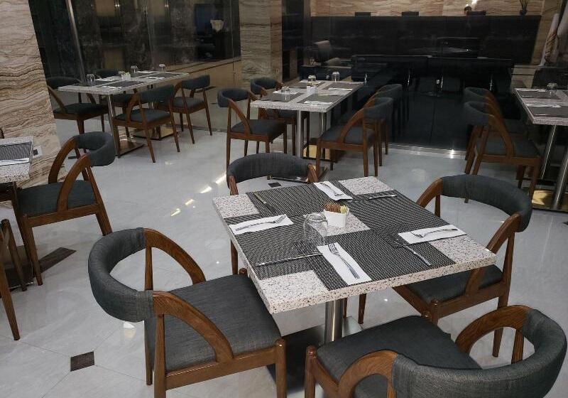 فندق City Plaza  & Suites