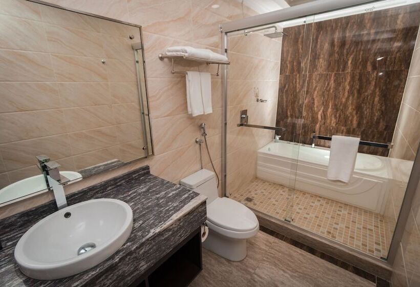 فندق City Plaza  & Suites