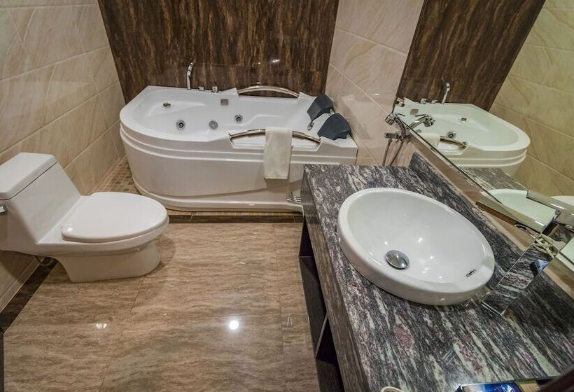 فندق City Plaza  & Suites