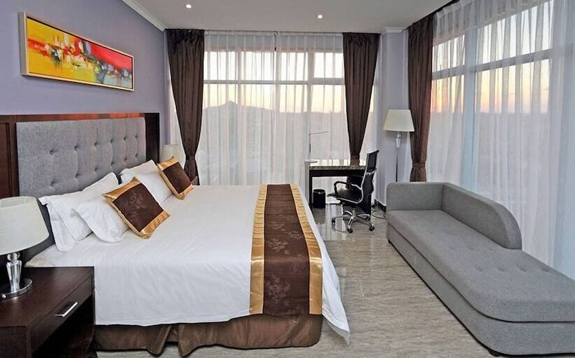 فندق City Plaza  & Suites