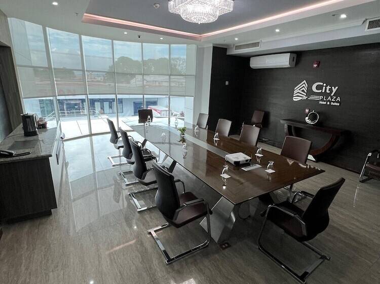 فندق City Plaza  & Suites