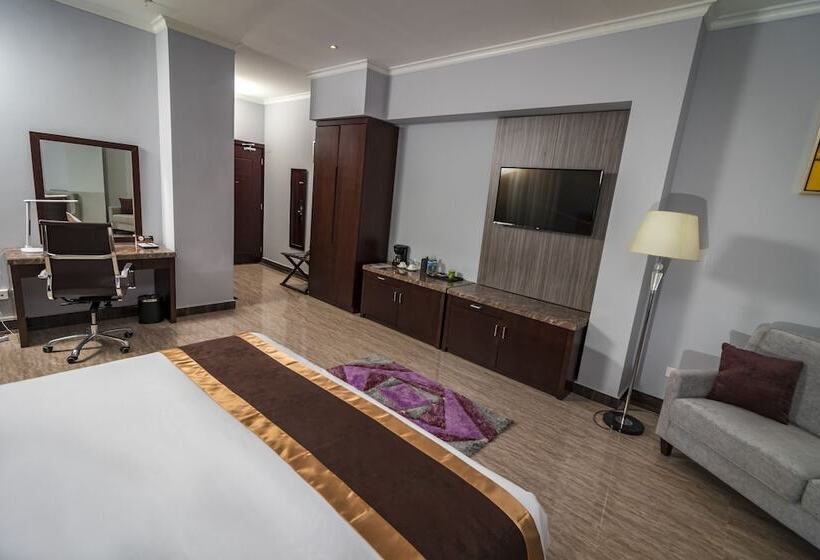 فندق City Plaza  & Suites