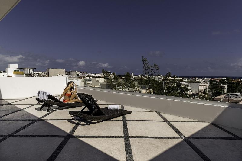 Attraction Hotel Deluxe