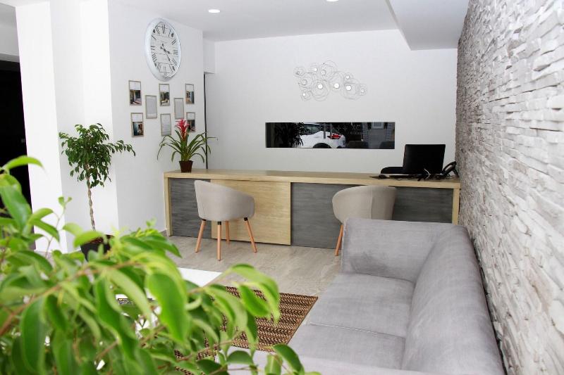 Attraction Hotel Deluxe