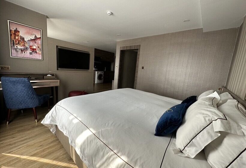 Отель Glow Sukhumvit 5