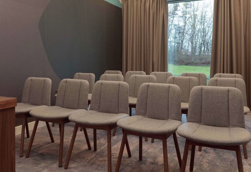 בית מלון כפרי Hampton By Hilton Edinburgh Airport