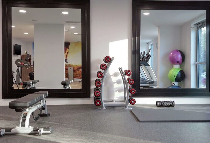 בית מלון כפרי Hampton By Hilton Edinburgh Airport