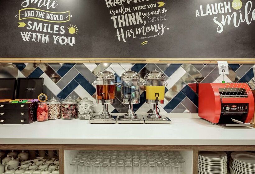 בית מלון כפרי Hampton By Hilton Edinburgh Airport