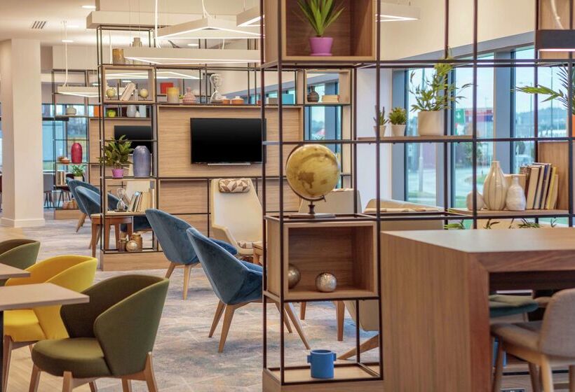 בית מלון כפרי Hampton By Hilton Edinburgh Airport