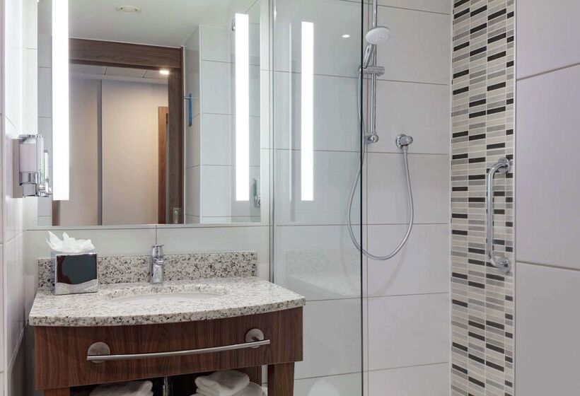 בית מלון כפרי Hampton By Hilton Edinburgh Airport