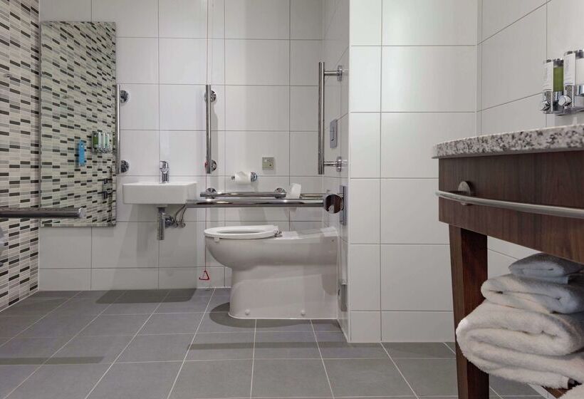 בית מלון כפרי Hampton By Hilton Edinburgh Airport