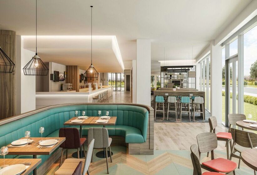 בית מלון כפרי Hampton By Hilton Edinburgh Airport