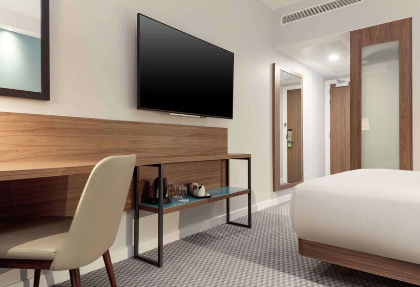 בית מלון כפרי Hampton By Hilton Edinburgh Airport