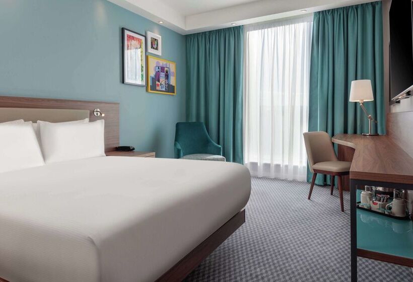 בית מלון כפרי Hampton By Hilton Edinburgh Airport