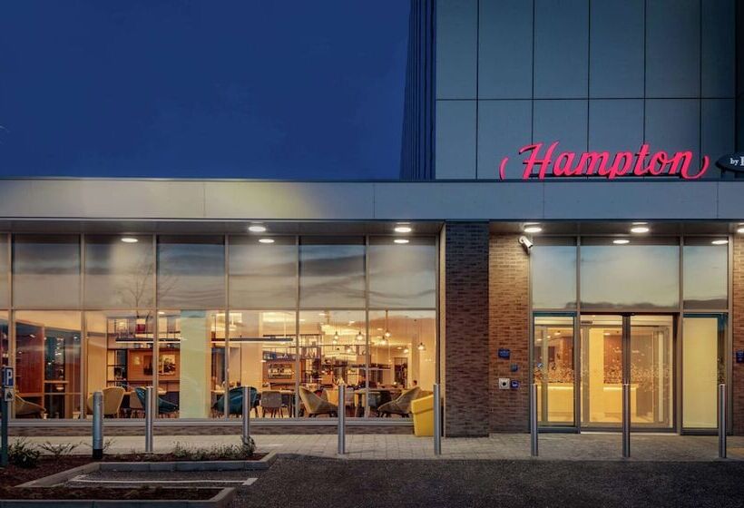 בית מלון כפרי Hampton By Hilton Edinburgh Airport