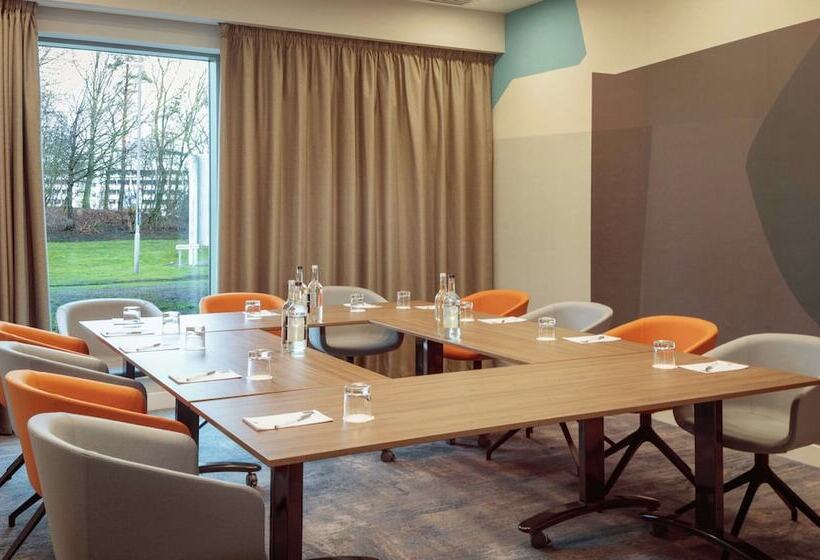 בית מלון כפרי Hampton By Hilton Edinburgh Airport