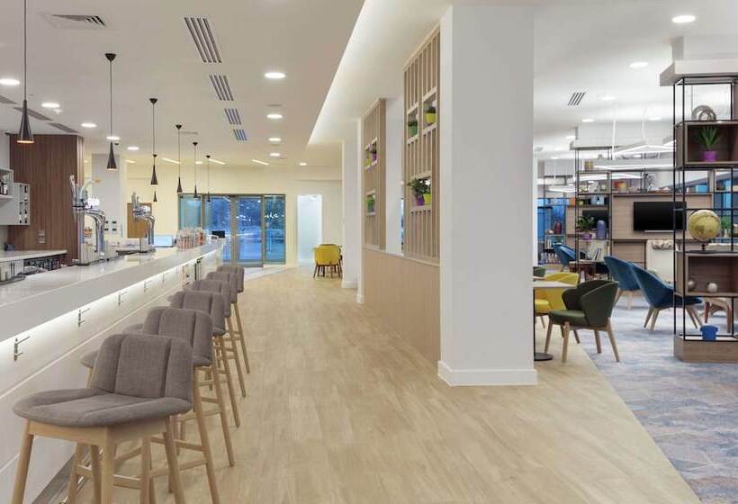 בית מלון כפרי Hampton By Hilton Edinburgh Airport