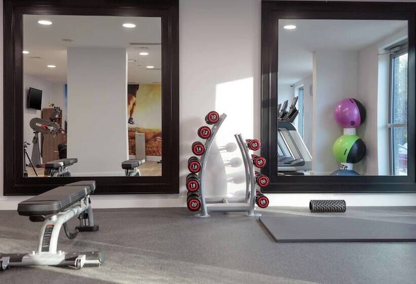 בית מלון כפרי Hampton By Hilton Edinburgh Airport