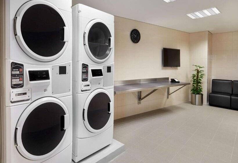 هتل Hilton Garden Inn Muscat Al Khuwair