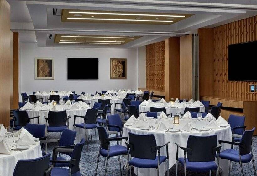 هتل Hilton Garden Inn Muscat Al Khuwair