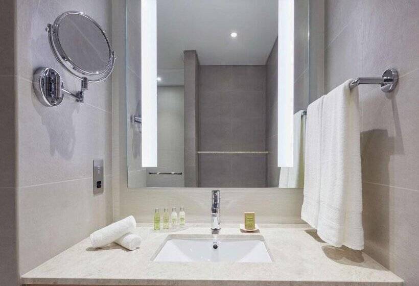 هتل Hilton Garden Inn Muscat Al Khuwair