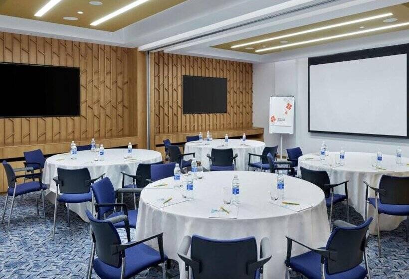 هتل Hilton Garden Inn Muscat Al Khuwair