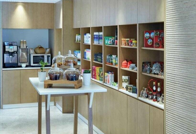 هتل Hilton Garden Inn Muscat Al Khuwair