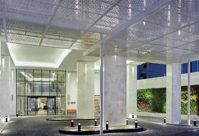 هتل Hilton Garden Inn Muscat Al Khuwair