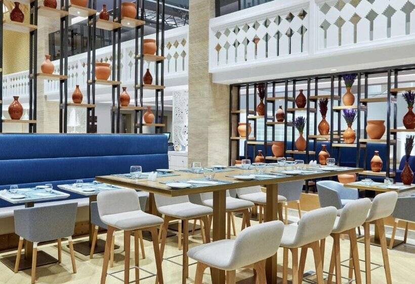 هتل Hilton Garden Inn Muscat Al Khuwair