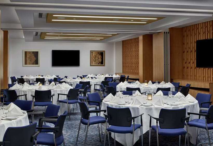 هتل Hilton Garden Inn Muscat Al Khuwair