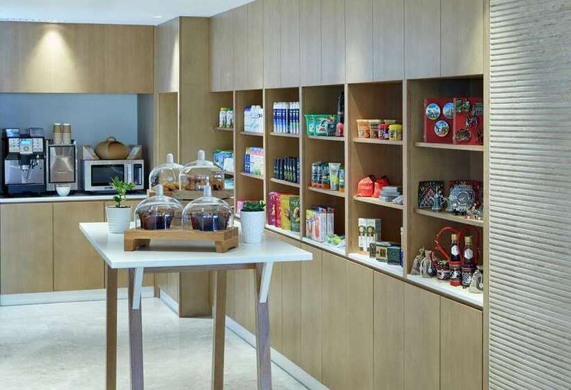 هتل Hilton Garden Inn Muscat Al Khuwair