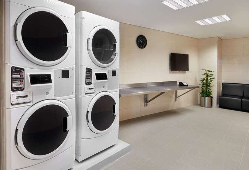 هتل Hilton Garden Inn Muscat Al Khuwair