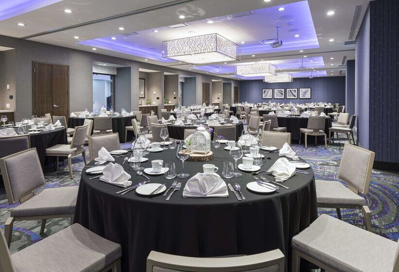 هتل Hilton Garden Inn Ottawa Downtown