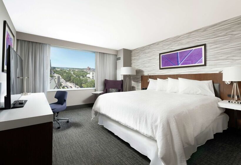 هتل Hilton Garden Inn Ottawa Downtown