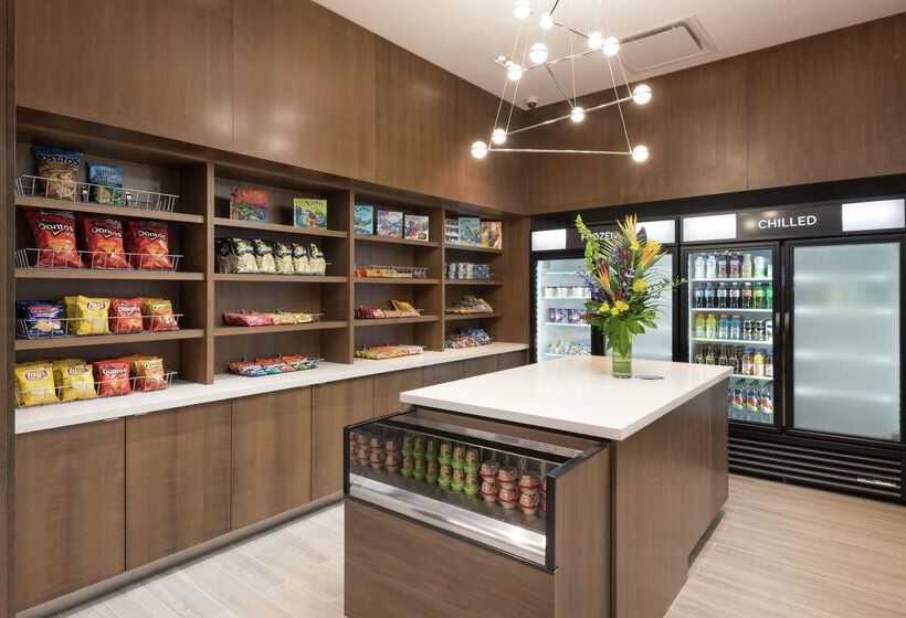 هتل Hilton Garden Inn Ottawa Downtown