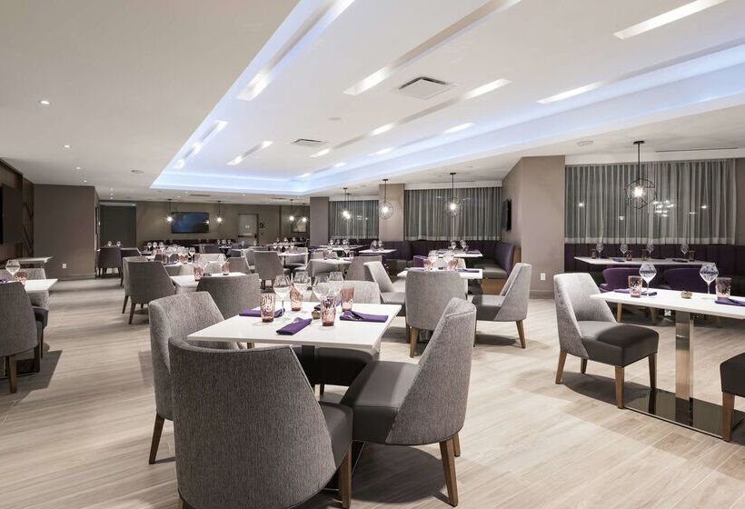 هتل Hilton Garden Inn Ottawa Downtown