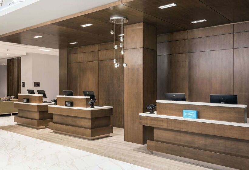 هتل Hilton Garden Inn Ottawa Downtown