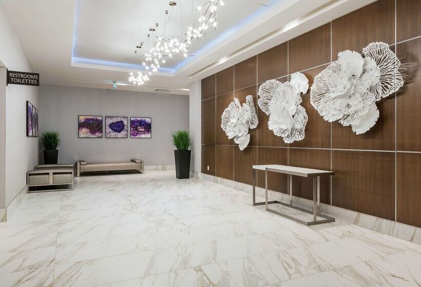 هتل Hilton Garden Inn Ottawa Downtown