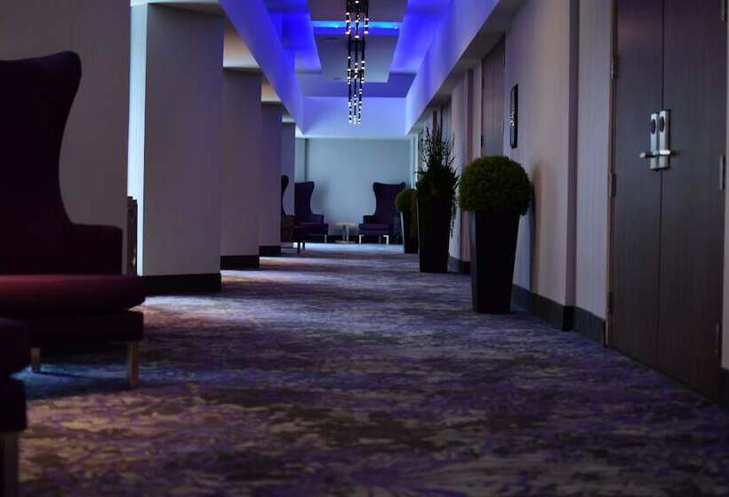 هتل Hilton Garden Inn Ottawa Downtown