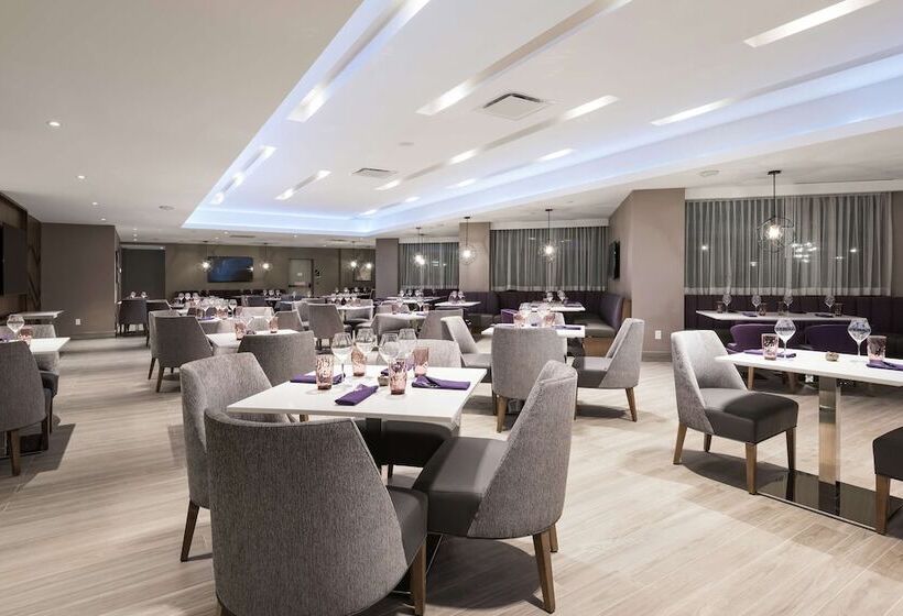 هتل Hilton Garden Inn Ottawa Downtown