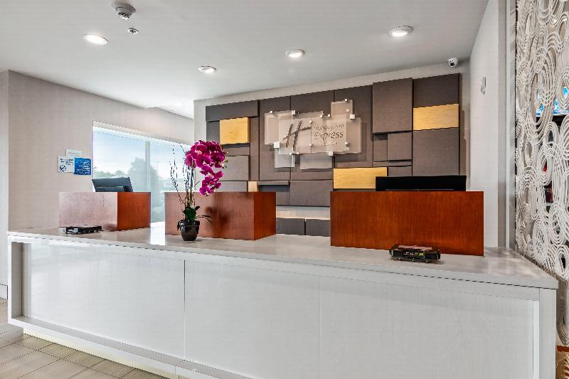 فندق Holiday Inn Express & Suites Orlando  Lake Buena Vista, An Ihg