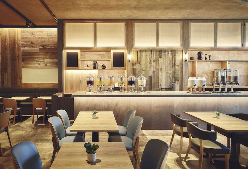 호텔 Holiday Inn Express Osaka City Centre Midosuji, An Ihg